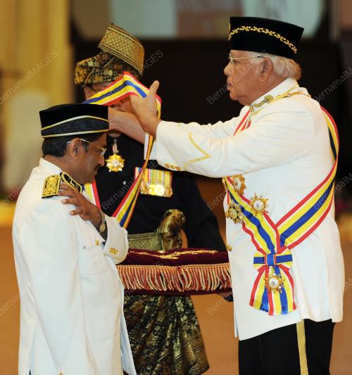 TUN MOHD KHALIL YAAKOB