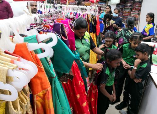 PERSIAPAN SAMBUTAN DEEPAVALI