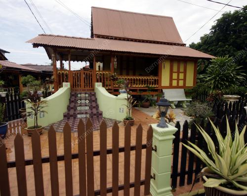 RUMAH MELAKA