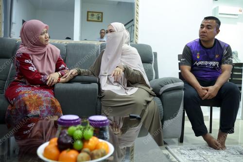 FADHLINA SIDEK