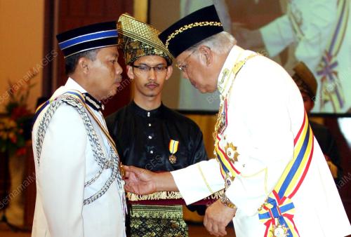 TUN MOHD KHALIL YAAKOB