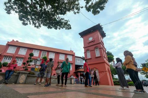 BANGUNAN STADTHUYS
