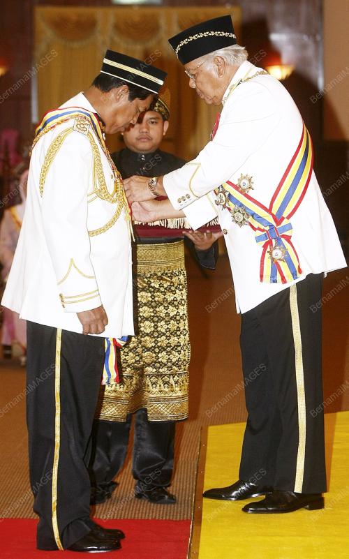 TUN MOHD KHALIL YAAKOB