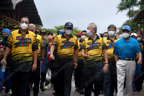 DATUK SERI AHMAD FAIZAL AZUMU