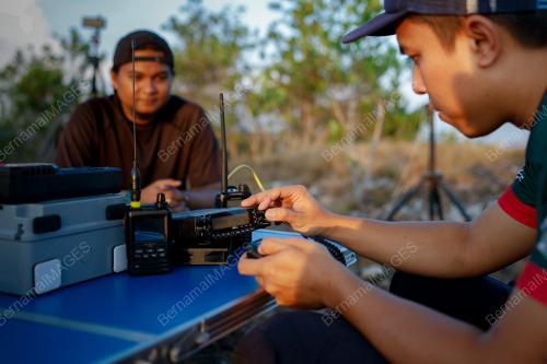 RADIO AMATUR