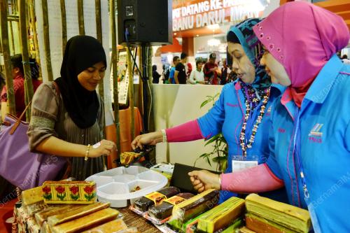 KEK LAPIS SARAWAK