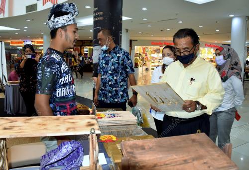 DATUK ISMAIL OTHMAN