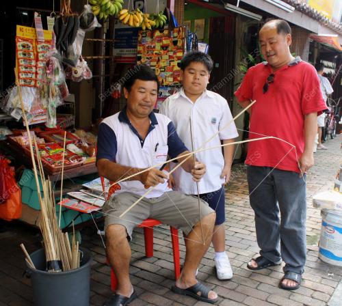 LAYANG-LAYANG TRADISIONAL