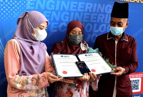 NUR FARZANA TAHARIN