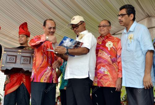 MK03_15062013_IDRIS_BUKU