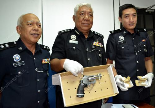 MK03_15102015_POLIS_PISTOL