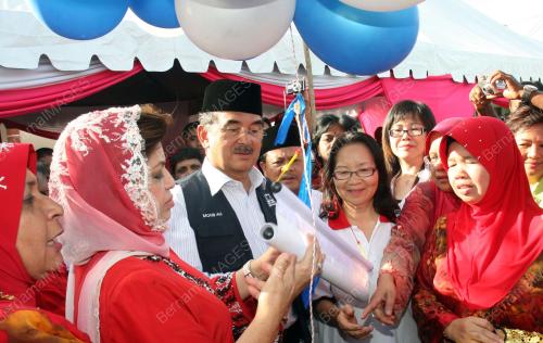 MK03_16022011_GELOMBANG_LA_9B