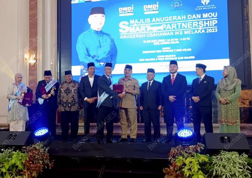TUN MOHD ALI RUSTAM