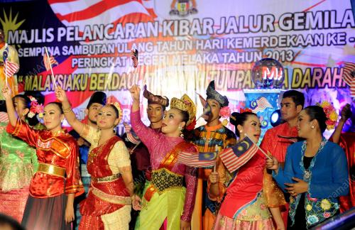 MK03_17082013_KIBARAN_BENDERA