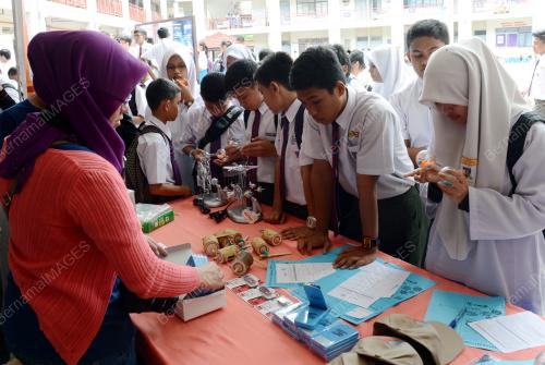 MK03_18092013_PELAJAR_PAMERAN-1