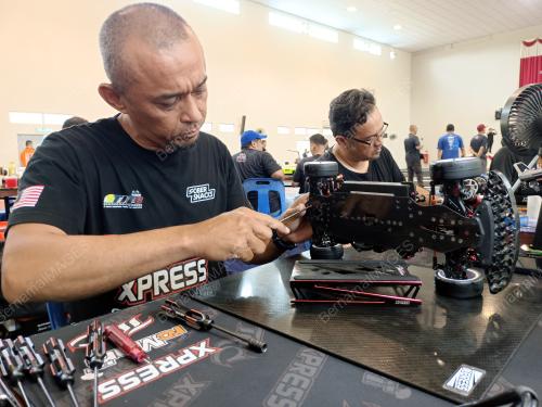KEJOHANAN KERETA KAWALAN JAUH