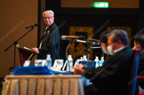 DATUK SERI ISMAIL SABRI YAAKOB