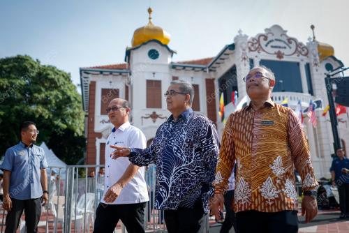 DATUK AARON AGO DAGANG