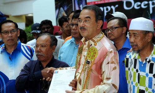 DATUK SERI MOHD ALI RUSTAM