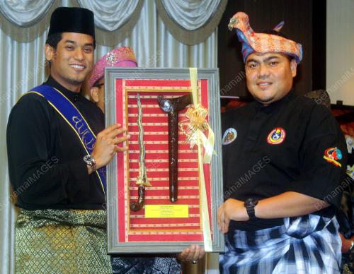 MK03_21092003_KHAIRY_HADIAH