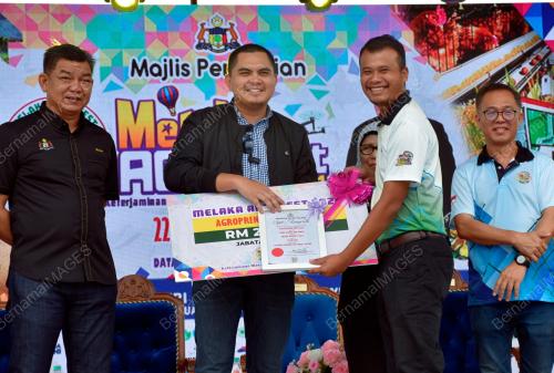 DR MUHAMAD AKMAL SALEH