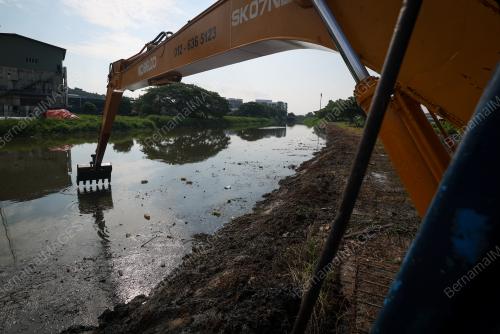 PEMBERSIHAN SUNGAI