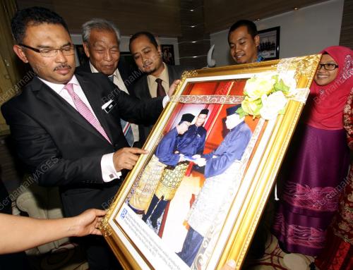 DATUK SERI IDRIS HARON