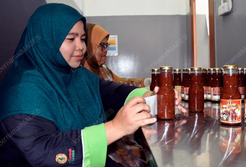 FAZLINA ANUAR