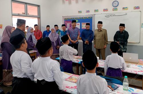 TUN MOHD ALI RUSTAM