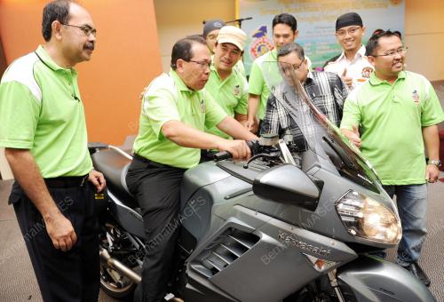 DATUK SERI ISMAIL AHMAD