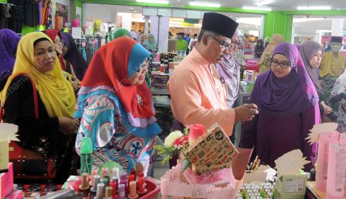 MK03_24072017_BAZAR_WANITA