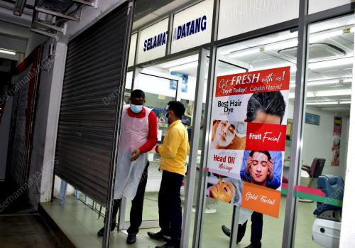 KEDAI GUNTING RAMBUT TUTUP
