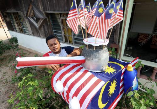 MK03_25082019_REPLIKA_BENDERA