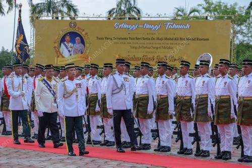 TUN MOHD ALI RUSTAM
