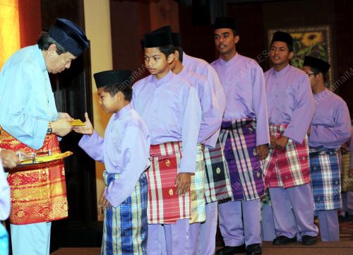 SULTAN SHARAFUDIN IDRIS SHAH