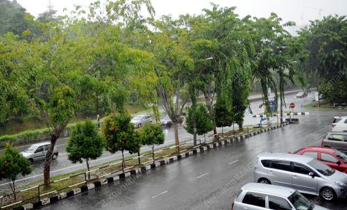 MK03_27102016_HUJAN_MELAKA
