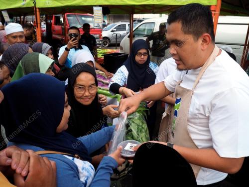 DATUK DR MUHAMAD AKMAL SALEH
