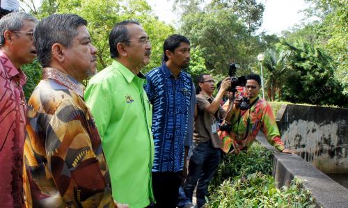 DATUK SERI MOHD ALI RUSTAM