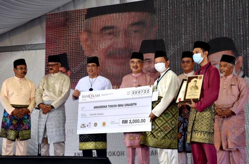 TUN MOHD ALI RUSTAM