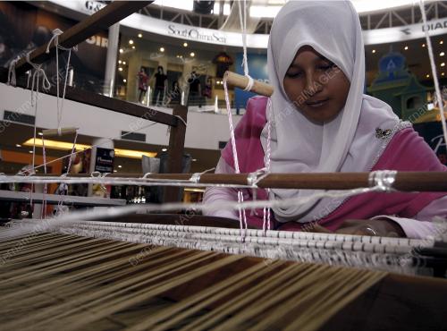 PROMOSI BATIK DAN TENUN