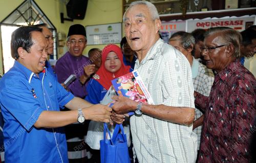 MK04_01022013_AHMAD_MASLAN_CINA