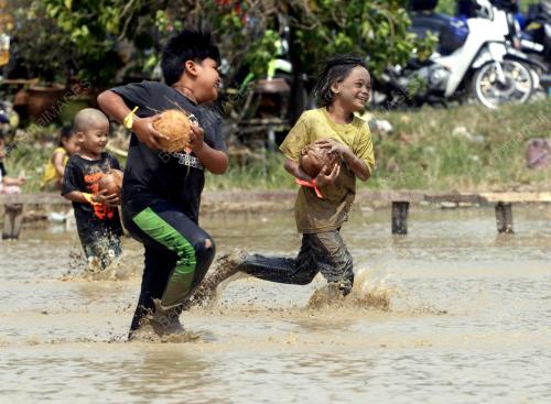 BOLA SEPAK SAWAH