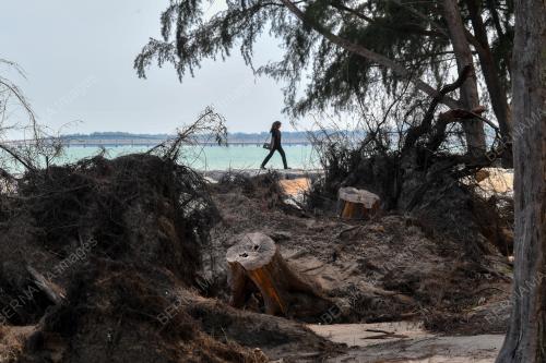 PANTAI PUTERI
