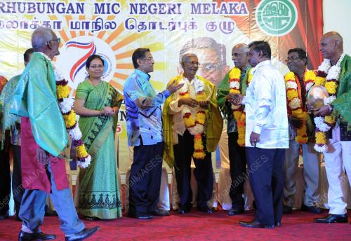 MK04_01092016_70_TAHUN_MIC