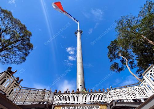 PUNCAK LAKSAMANA