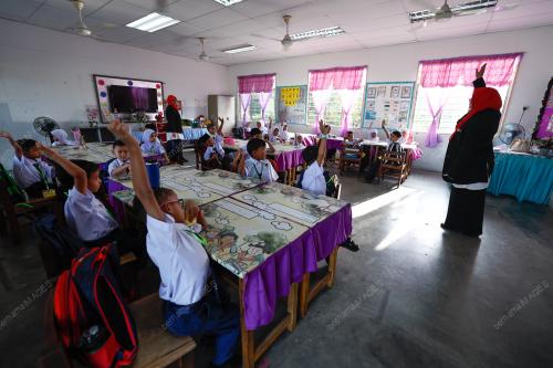 MK04_01122026_SEKOLAH