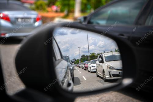 ALIRAN TRAFIK SESAK