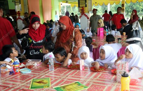 MK04_03012011_MAKAN_REHAT