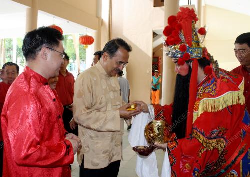 MK04_03022011_TERIMA_HADIAH