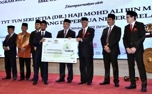 TUN MOHD ALI RUSTAM